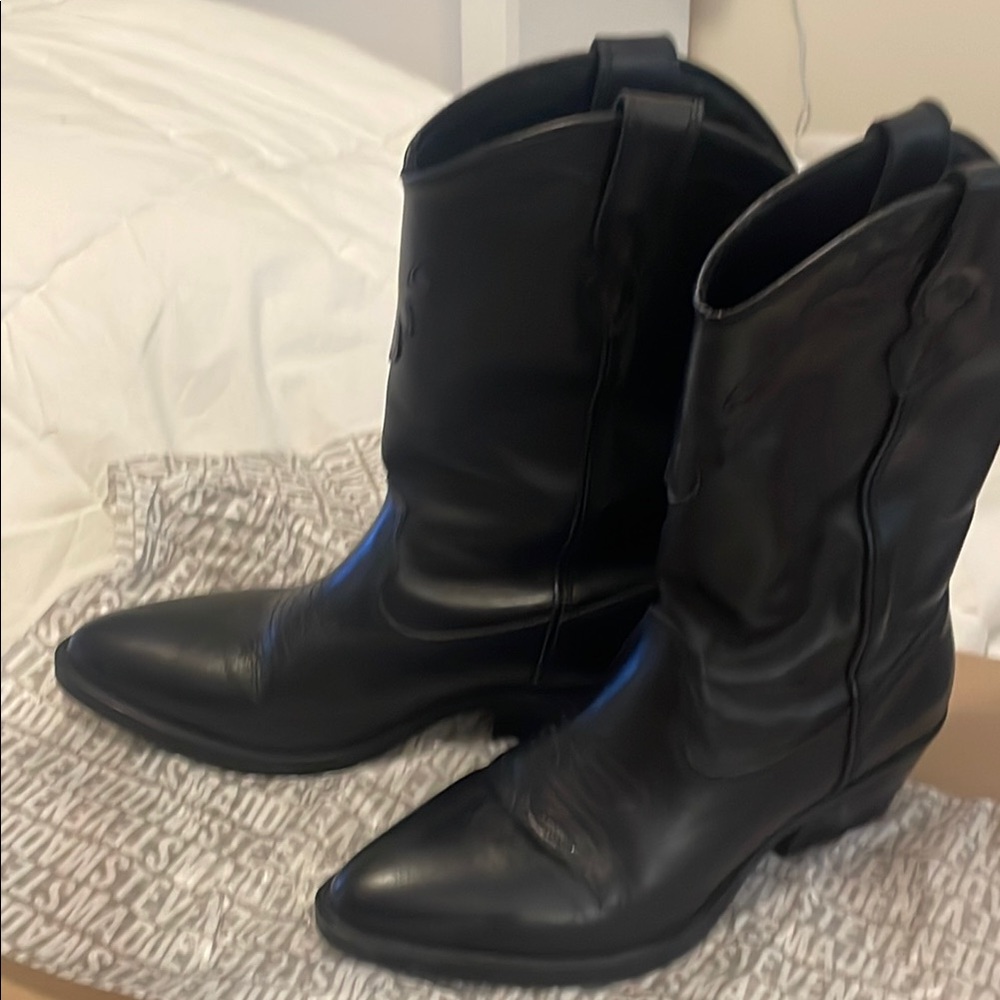 Women’s black boots